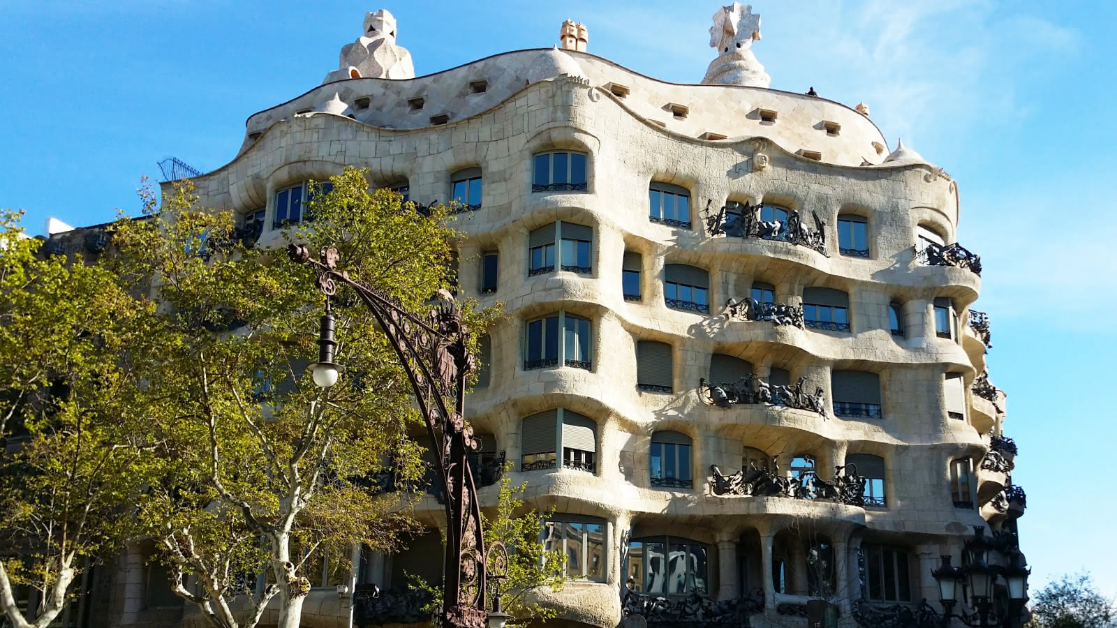 Barcelona Gaudí & Modernism Tour | SANDEMANs NEW Europe