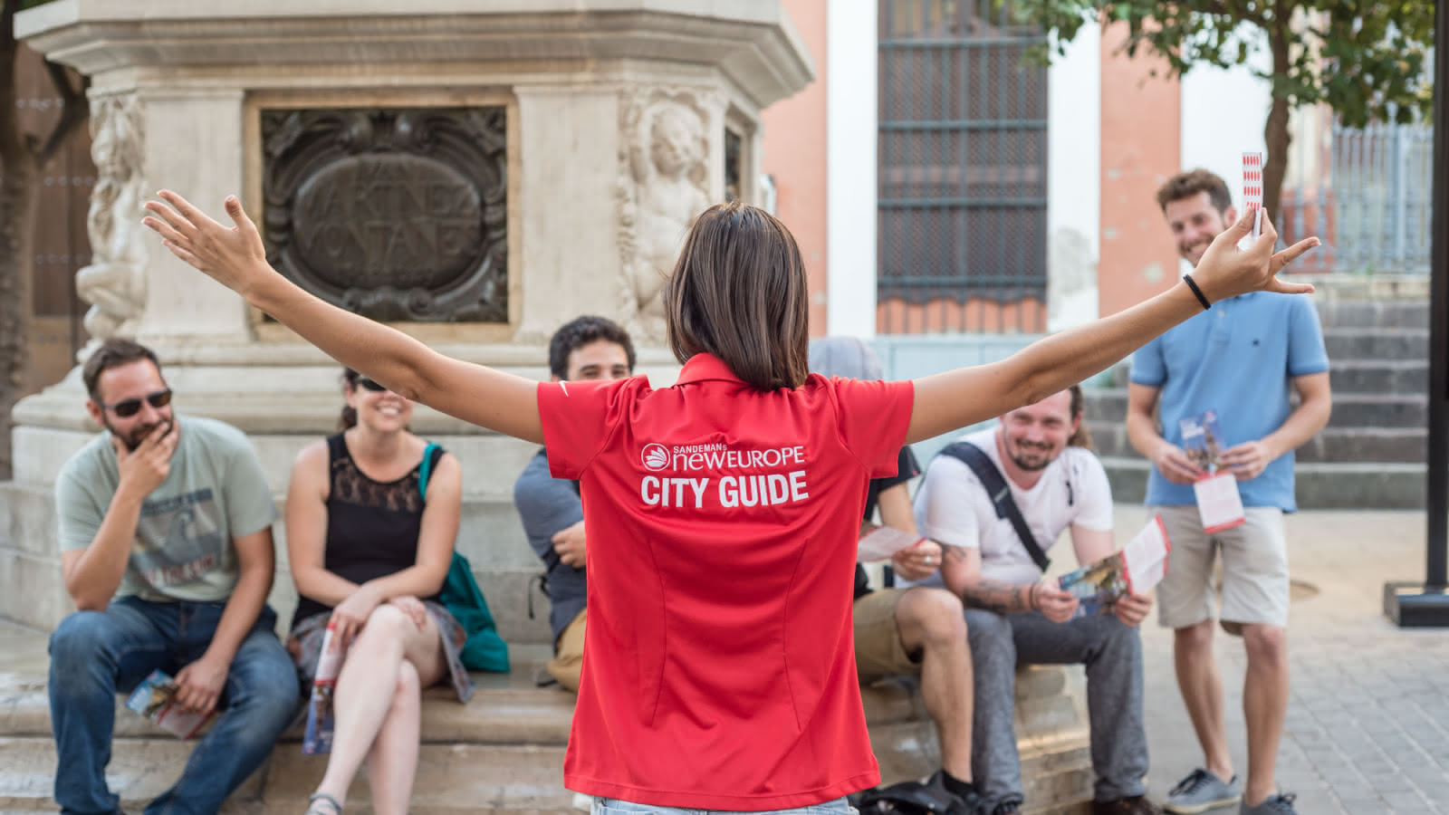 free walking tour seville sandemans